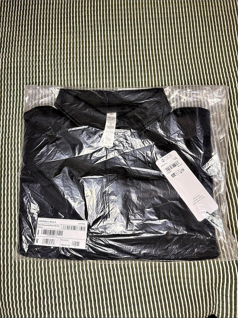 Alo Yoga Take It Easy Long Sleeve Henley Pullover Black Size Small NWT